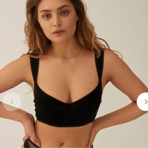 UNDRESS CODE Strong Attitude Black Velvet Top - Picture 2 of 7